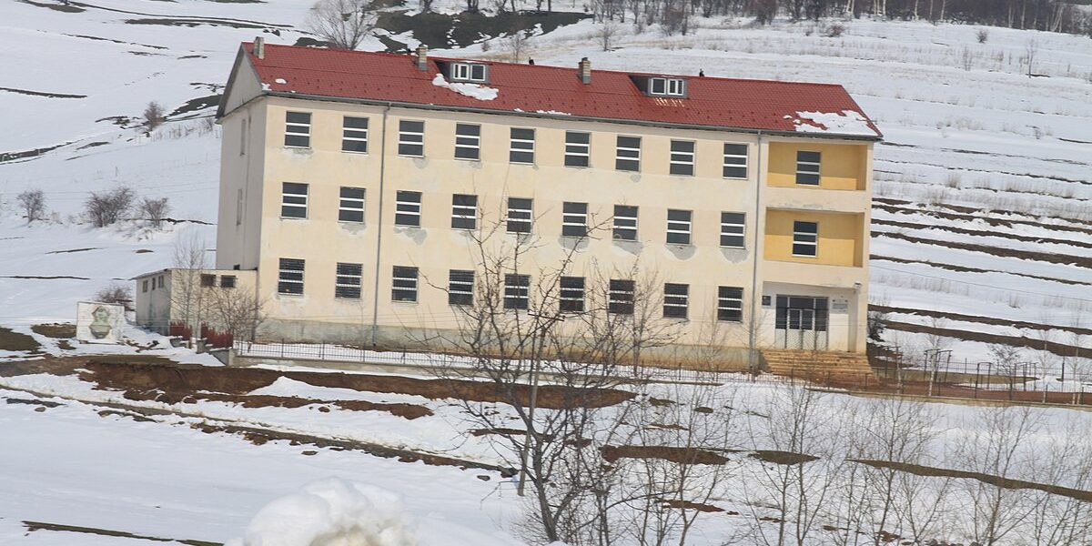 Foto, Zyra Vendore e Arsimit Parauniversitar Kukës